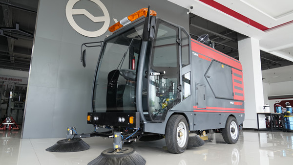 掃地車(chē)廠(chǎng)家駕駛式掃地車(chē)清掃效果怎么樣