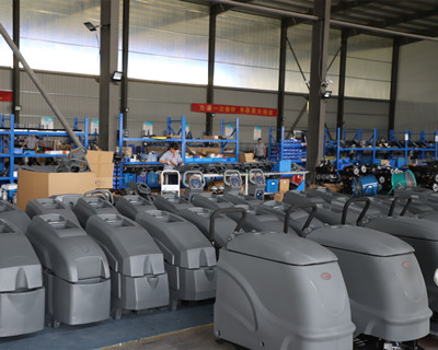 洗地機(jī)廠(chǎng)家告訴你冬季蓄電池使用注意事項(xiàng)